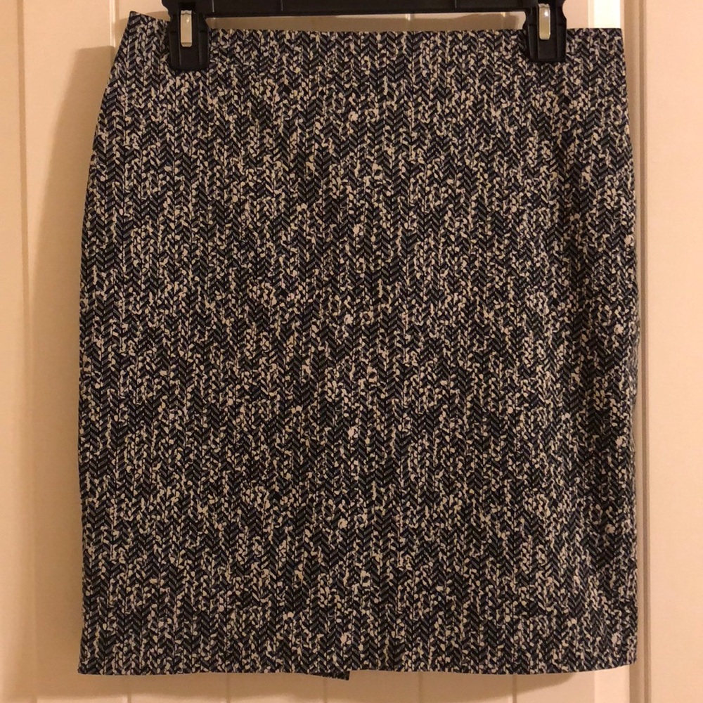 EXPRESS SKIRT - Picture 3 of 6